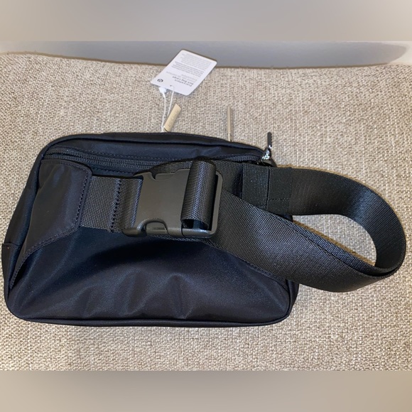 Lululemon Everywhere Belt Bag Large 2L - Picture 10 of 15